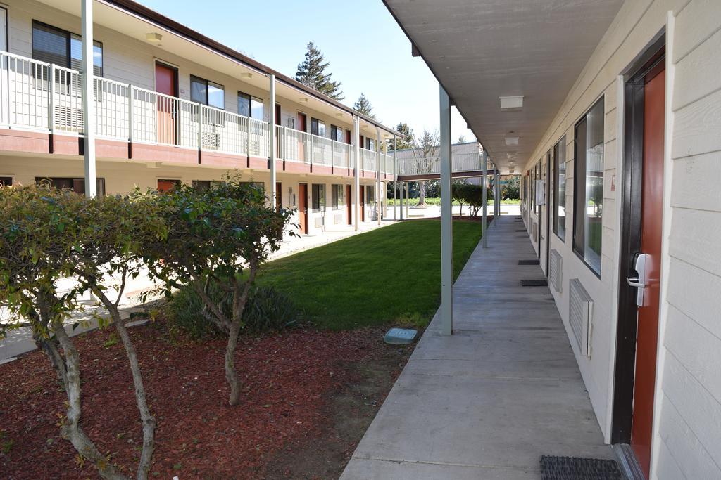 Valley Oaks Inn Woodland Exterior photo
