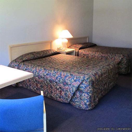 Valley Oaks Inn Woodland Room photo