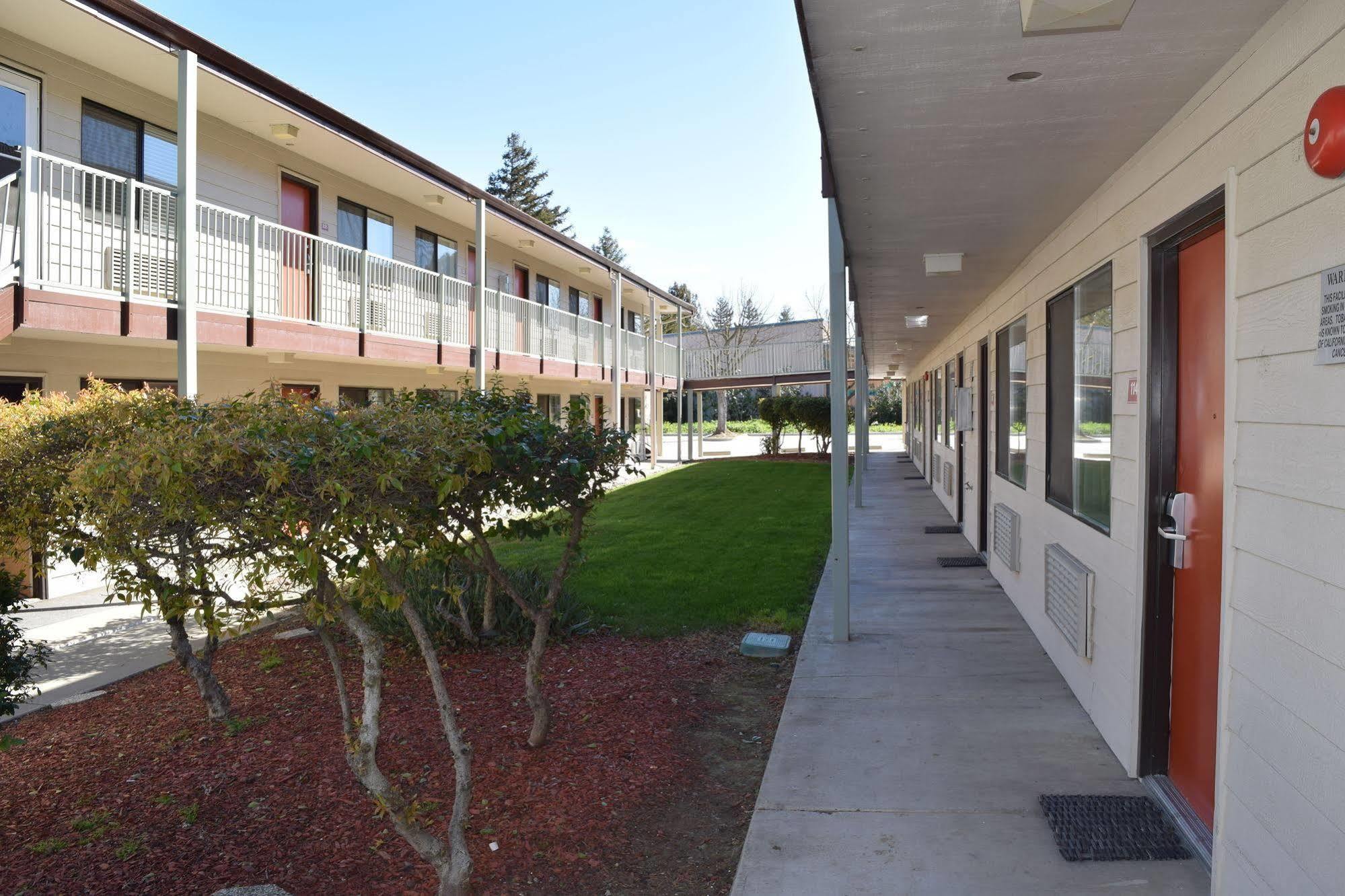 Valley Oaks Inn Woodland Exterior photo
